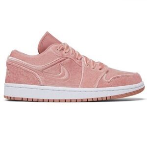 Nike Air Jordan 1 Low SE ‘Pink Velvet’